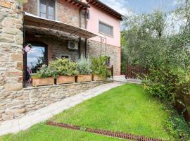 Lovely Farmhouse in Pian di Sc with Barbecue, hotell i Pian di Scò