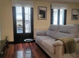 1A. Disfruta de su balcón sobre el casco viejo.