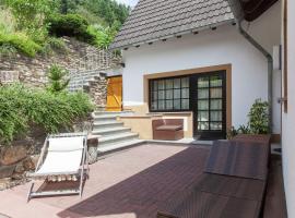 A modern apartment in the Hunsr ck region s romantic Drohn Valley, departamento en Merschbach