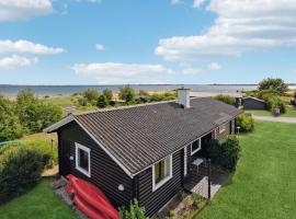 Beautiful Home In Faaborg With Kitchen, sumarhús í Fåborg