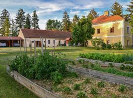 Oreg Parokia Guesthause, hotel s parkiriščem v mestu Meggyeskovácsi