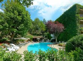 Villa Borghese, The Originals Relais, hotel v destinaci Gréoux-les-Bains