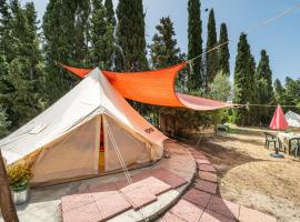 Olive Tent - In Our Garden, hotel en Capitana