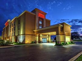 Hampton Inn & Suites Clarksville, hotel di Clarksville