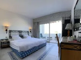 Azure Retreat - Private Luxury Sea View Apartment
