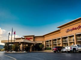 Hampton Inn Caryville-I-75/Cove Lake-State Park, hotel amb aparcament a Caryville