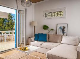 Breeze 1BD Apartment by BluPine, hotel perto de Lago Vouliagmeni, Atenas