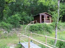 LES GRANGES D'ANTAN - le REFUGE FORESTIER - INSOLITE SANS EAU NI ÉLECTRICITÉ, готель з парковкою у місті Chalonnes-sous-le-Lude