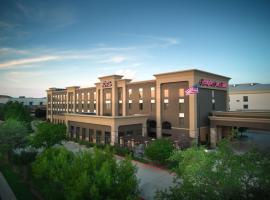 Hampton Inn & Suites Dallas-DFW Airport Hurst, hotel cerca de NRH2O Waterpark, Hurst