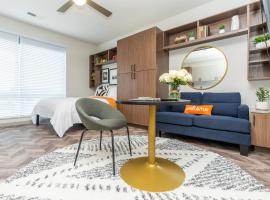 Yugo Guest Suites، فندق في Urbana