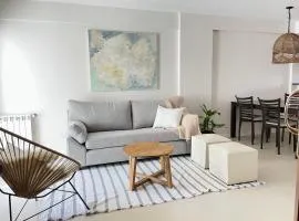 Check and Home - San Lorenzo - 2 Huéspedes con Pileta y Cochera