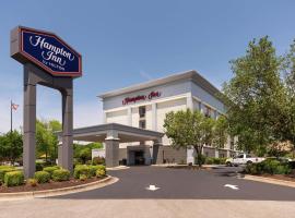 Hampton Inn Florence Midtown near University of North Alabama, מלון בפלרונס