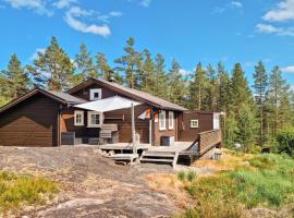 Stunning Home In Risdal With 3 Bedrooms, sumarhús í Mjåvatn