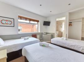 Properties Unique Dene Rooms - Triple Room – pensjonat w mieście Newcastle upon Tyne