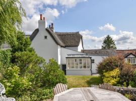 Thatched Cottage, hotel in Bridport