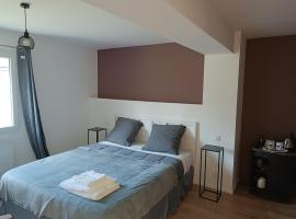 A l'Ombre des Bois, Chambre Quadruple Confort, hotelli kohteessa Neung-sur-Beuvron