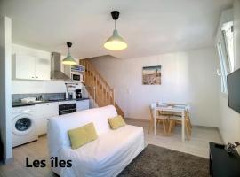 Beau duplex et studio proche de la mer, hotel with parking in Donville-les-Bains