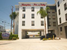 Hampton Inn & Suites Sherman Oaks, מלון ליד Van Nuys - VNY, 