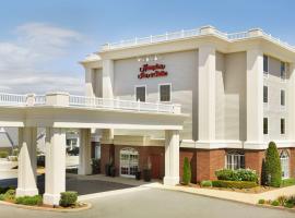 Hampton Inn & Suites Middletown, hotel perto de Aeroporto de Newport State - NPT, Middletown