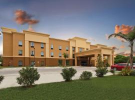 Hampton Inn Beeville, готель у місті Beeville