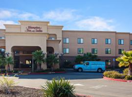 Hampton Inn & Suites Oakland Airport-Alameda、アラメダのホテル