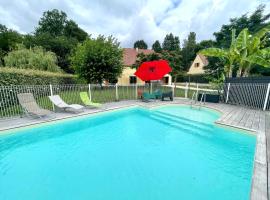 La Sarrazine - Gîte familial avec piscine: Carlux şehrinde bir kiralık tatil yeri