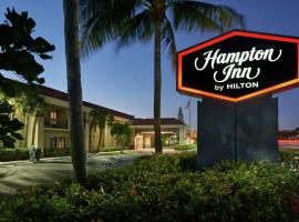 Hampton Inn Juno Beach, hotel con estacionamiento en Juno Beach