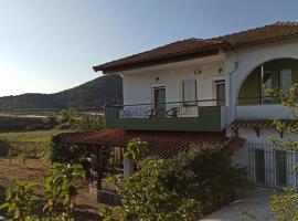 The Emerald Lopi, 2km from Ammolofoi beach! The best kept secret in nature, of Nea Peramos, hotel in Néa Péramos