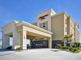 Hampton Inn Kenedy โรงแรมที่มีที่จอดรถในKenedy