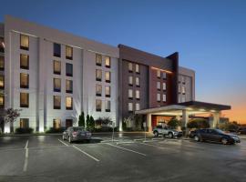 Hampton Inn Louisville Northeast, hotel cerca de Yew Dell Gardens, Louisville