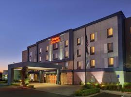 Hampton Inn and Suites Salem、セイラムのホテル