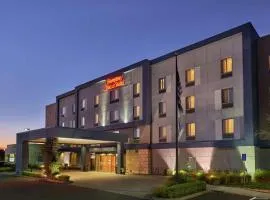 Hampton Inn and Suites Salem