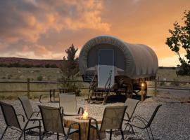 Broken Spur Inn & Steakhouse, glamping in Torrey