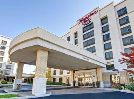 Hampton Inn by Hilton Toronto Airport Corporate Centre, отель в Торонто