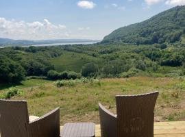 Cefn Crib Cabins, pet-friendly hotel in Machynlleth