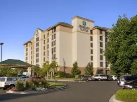 Embassy Suites by Hilton Denver International Airport、デンバーにあるデンバー国際空港 - DENの周辺ホテル