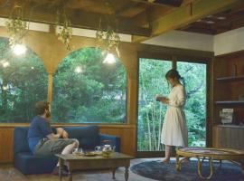 野窓 Nomadノマド Tsuwano GuestHouse & Cafe Lounge, מקום אירוח B&B בTsuwano