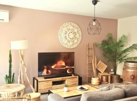 AppartCosy Emplacement Idéal avec Terrasse & Parking Privé, hôtel à Nîmes
