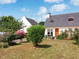 Lovely Home In Clohars-carnot With Kitchen