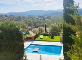 Villa Wanderlust Sitges Hills. Exclusive pool., hotel in Olivella