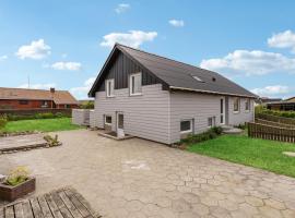 3 Bedroom Awesome Home In Ulfborg, Strandhaus in Ulfborg