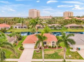 Cape Coral Home with Lanai and Private Pool, ξενοδοχείο με σπα σε Κέιπ Κόραλ