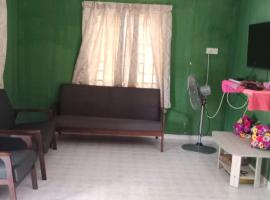 BB Bahau Homestay, cottage in Bahau