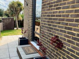 The Crouch - Apartment 2, holiday rental in Grays Thurrock