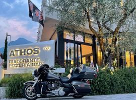 Athos Hotel – hotel w mieście Riva del Garda