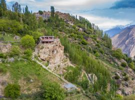 ํ์์ ์์นํ ํธํ
Roomy Vantage Adventure Resort, Duikar