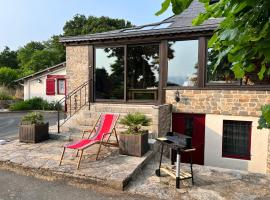 La muse bretonne - FREE Wifi - Fire place - Cozy well-heated house - pet friendly - private Parking - anytime access, budgethotell i Plaine-Haute