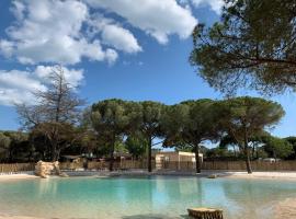 Camping la Tamarissière, hotel in Agde