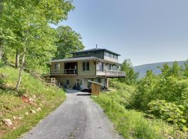 Scenic Dorset Duplex Less Than 3 Mi to Emerald Lake!, готель, де можна проживати з хатніми тваринами у місті Dorset