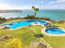 Stylish 4 Bedroom Casa with Sea Views, Air Con & Communal Swimming Pool